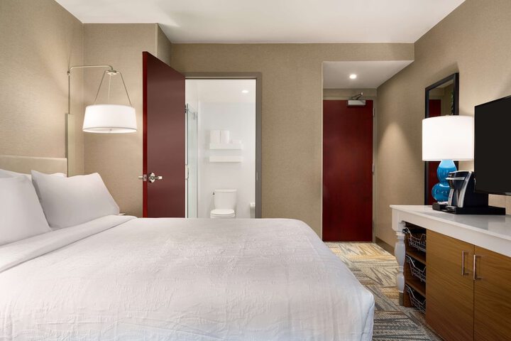 1 King Bed (3 of 17)