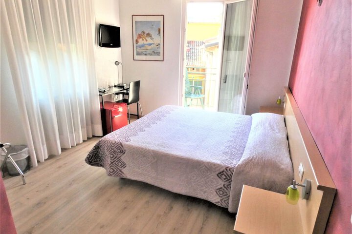 Room 7 of 19