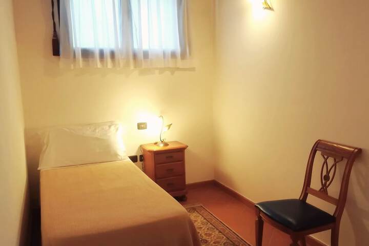Room 6 of 31