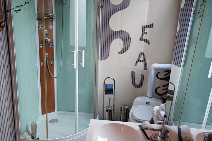 Room 47 of 76