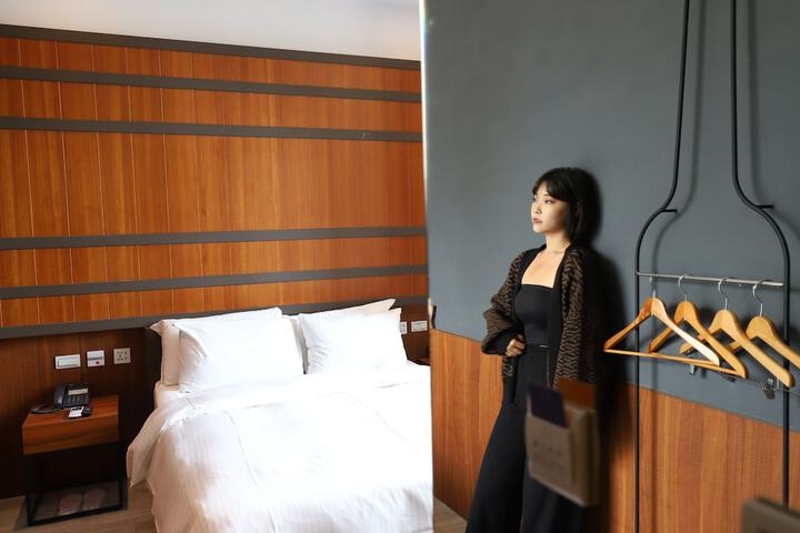 Room 2 of 129