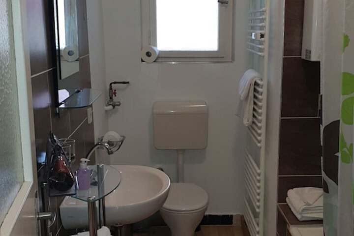 Room 16 of 26
