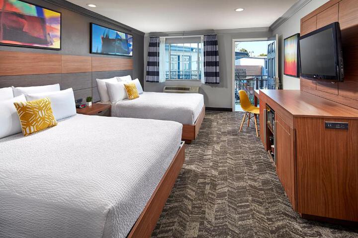 Quadruple Queen Size Bed (1 of 6)
