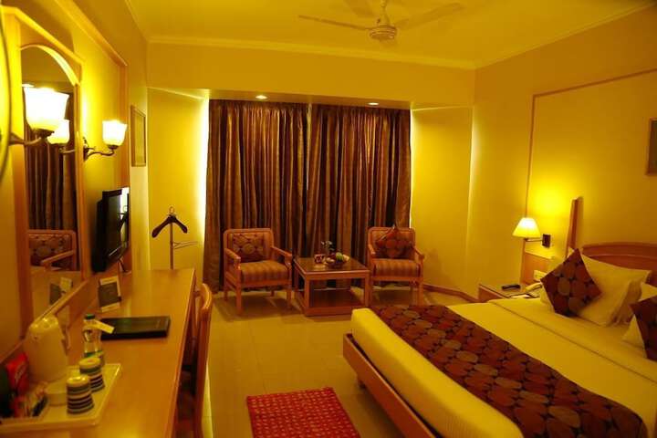 Room 5 of 18