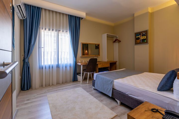 Room 10 of 21