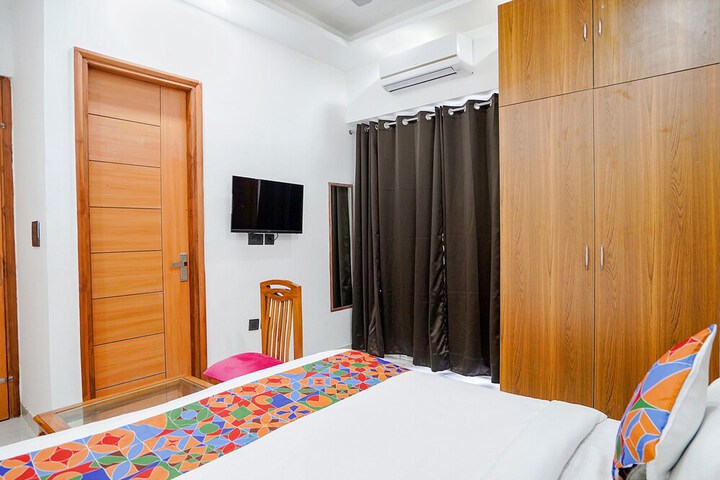 Room 10 of 28
