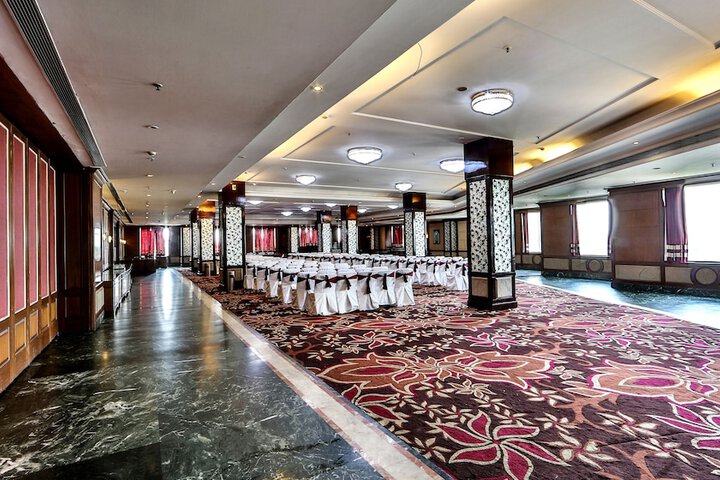 Ballroom/Hall 79 of 95
