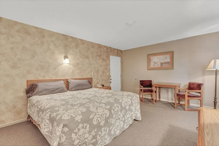Room 3 of 9