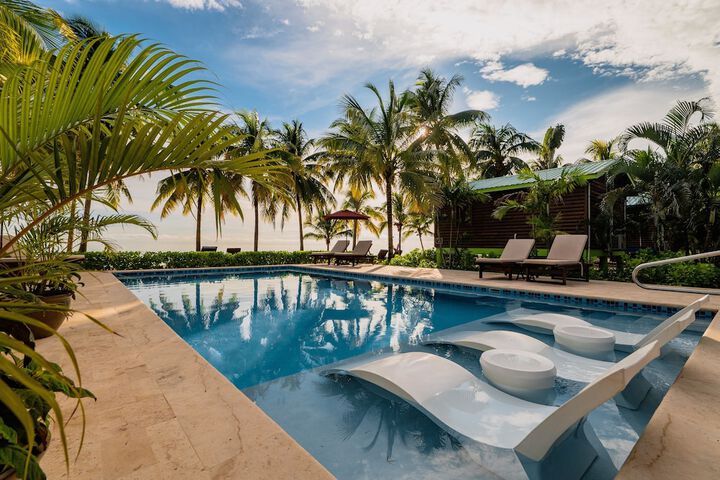 Coconut Row Boutique Hotel