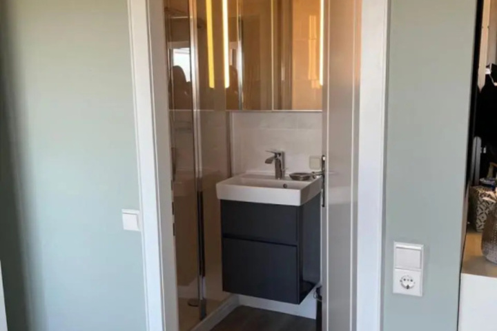 Room 9 of 14