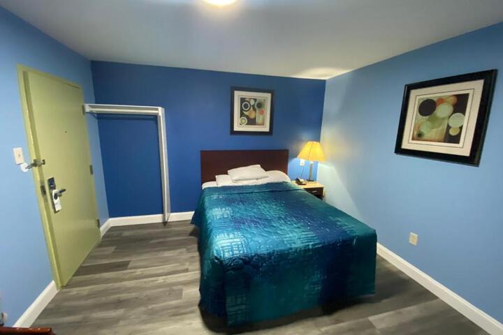 1 Queen Bed (25 of 69)