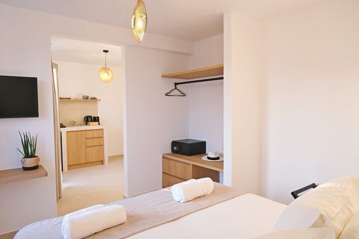 Room 12 of 37