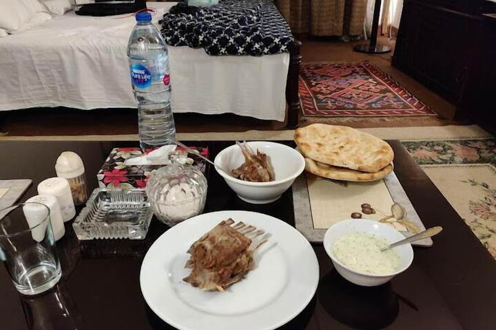 Dining 10 of 17