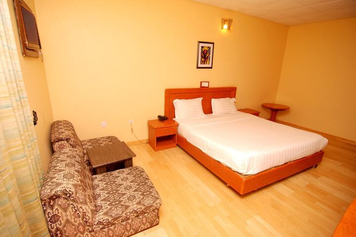 Room 21 of 82