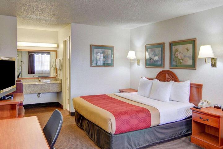 1 King Bed (2 of 3)