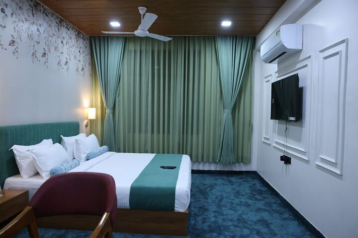 Room 8 of 19