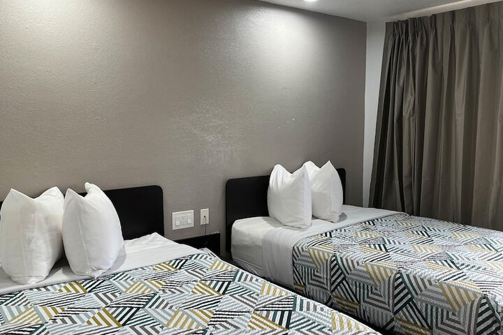 Room 5 of 17