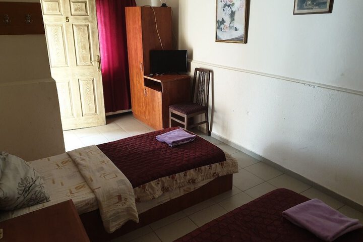 Room 10 of 11