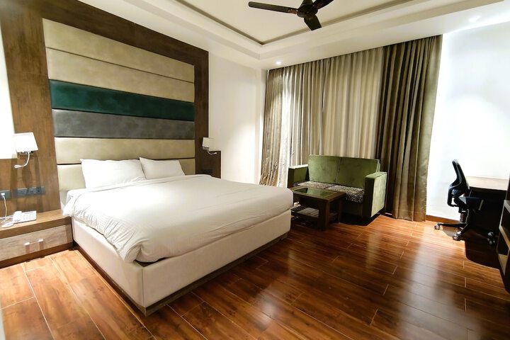 Room 9 of 19