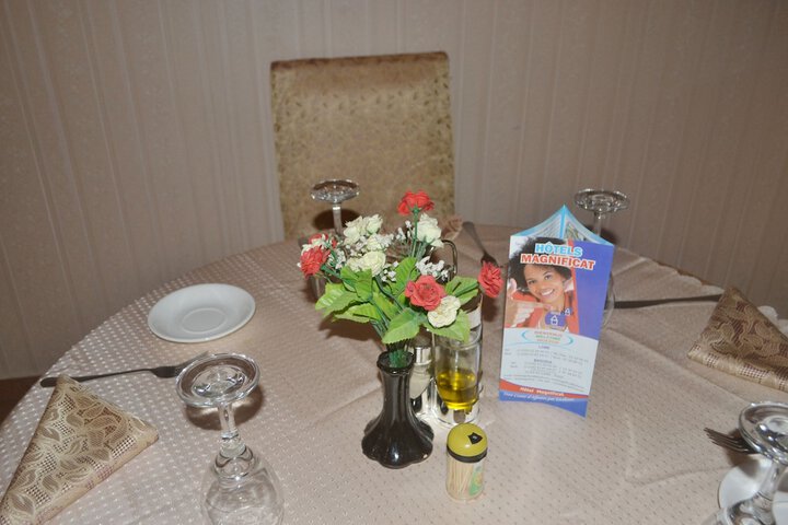Dining 20 of 32