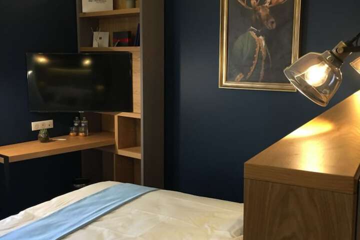 Room 5 of 37