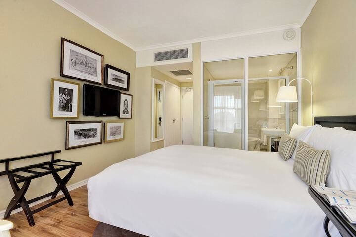 Room 10 of 30