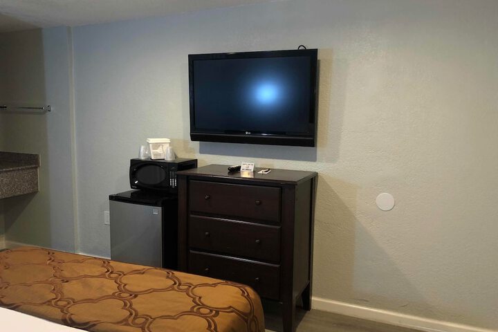 Room 13 of 22