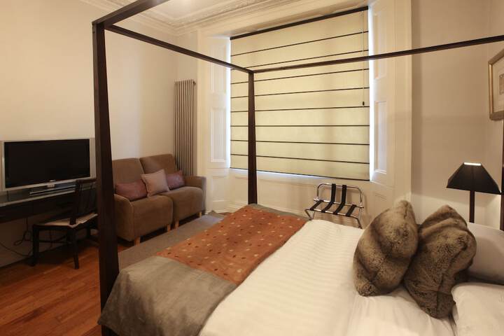 Room 45 of 100