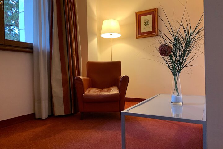 Room 10 of 37