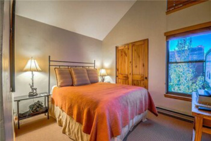 Room 28 of 34