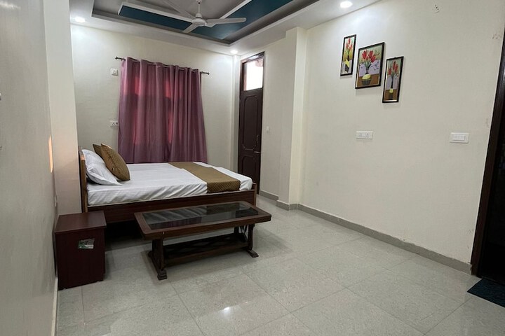 Room 10 of 14