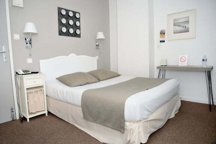 Room 27 of 44