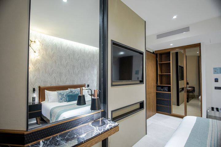 Room 8 of 84
