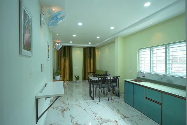 Room 6 of 9