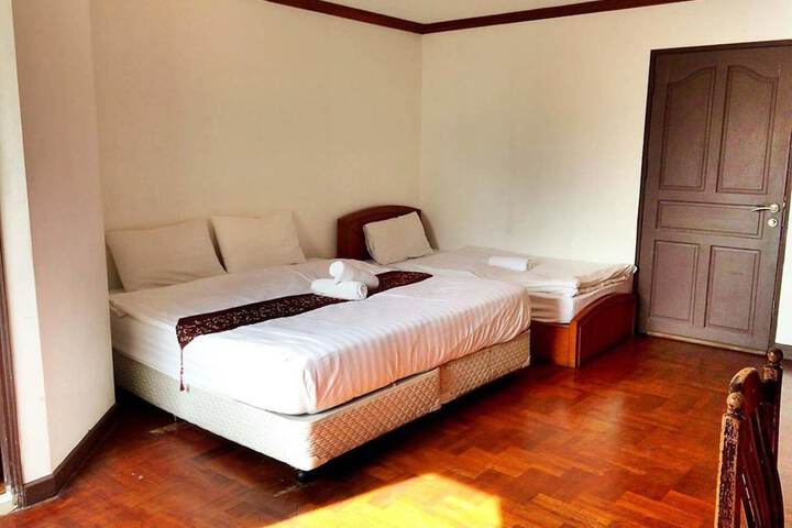 Room 13 of 36