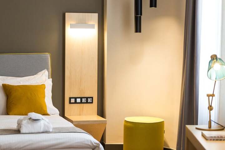Room 40 of 102
