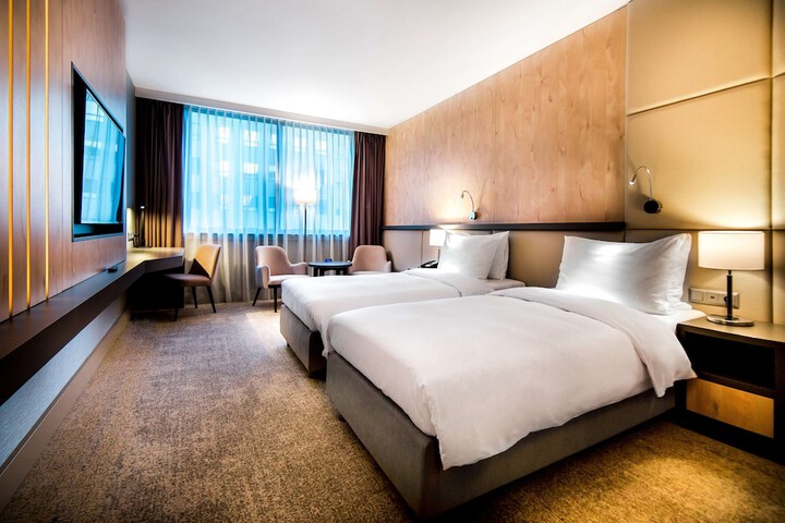 Room 13 of 203