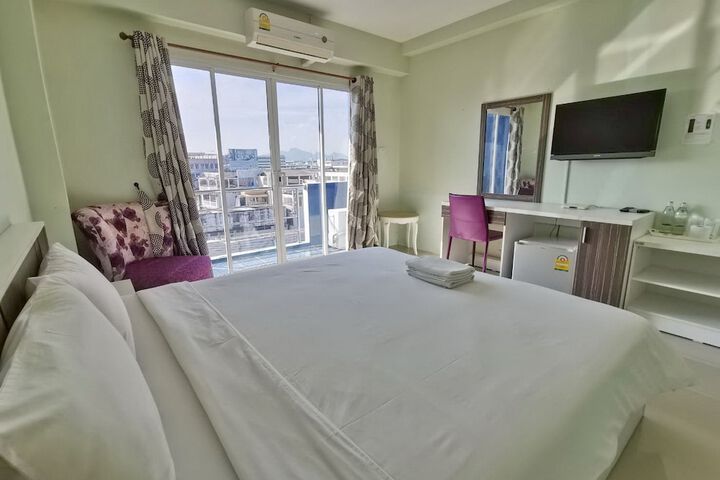 Room 5 of 13
