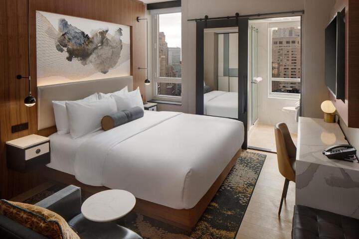 1 King Premium High Floor (6 of 12)