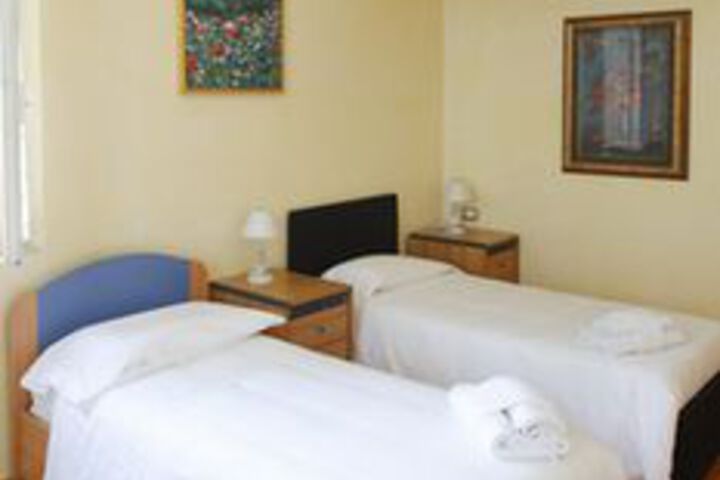 Room 16 of 37