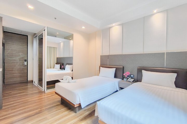 Room 11 of 36