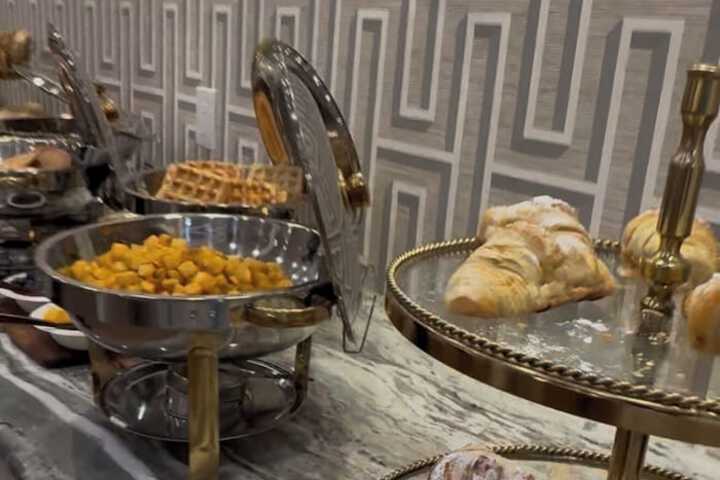 Dining 45 of 57