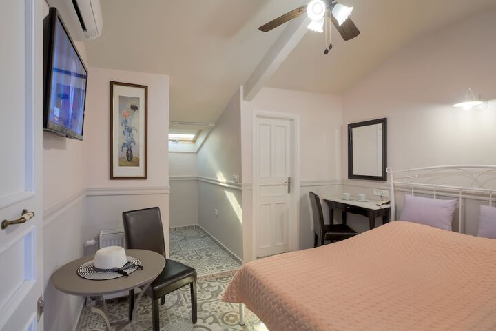 Room 9 of 52