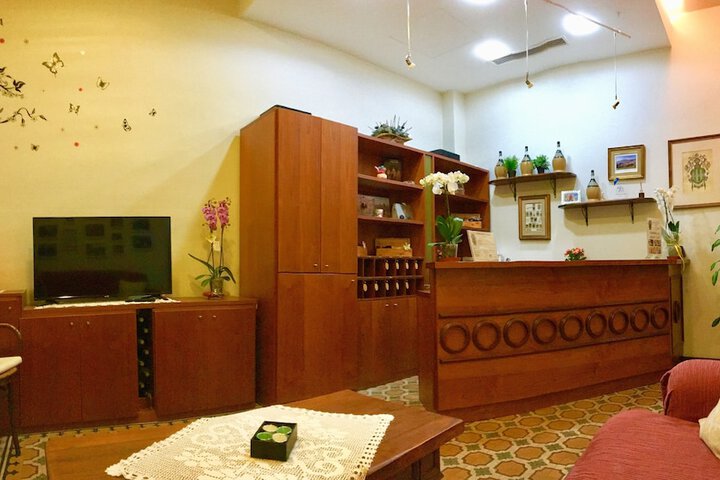 Room 10 of 32