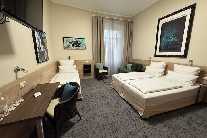 Room 42 of 136