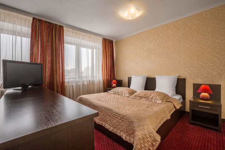 Room 10 of 38