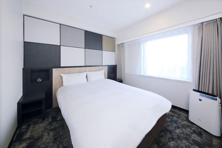 Room 6 of 25