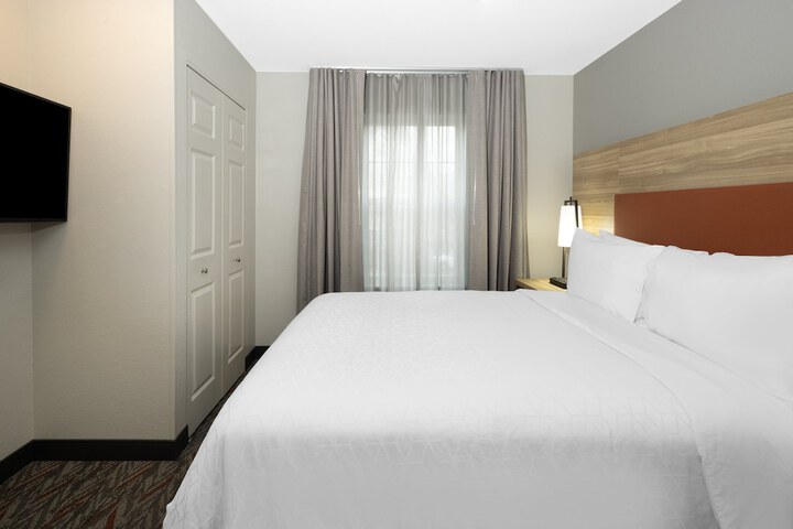 Room 12 of 25