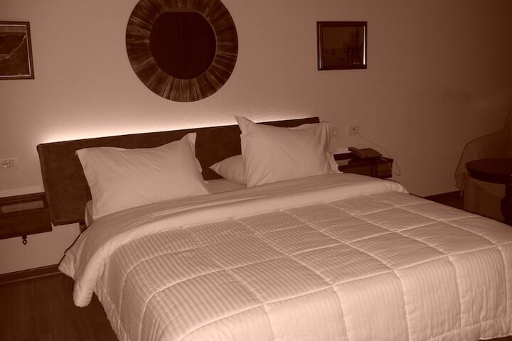 Room 14 of 28