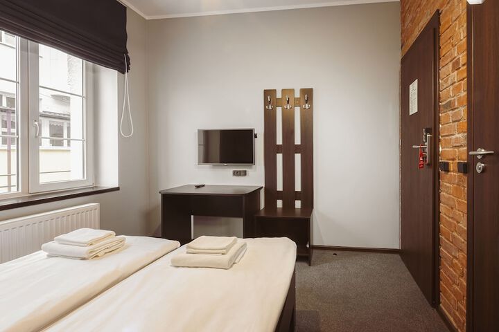 Room 8 of 22